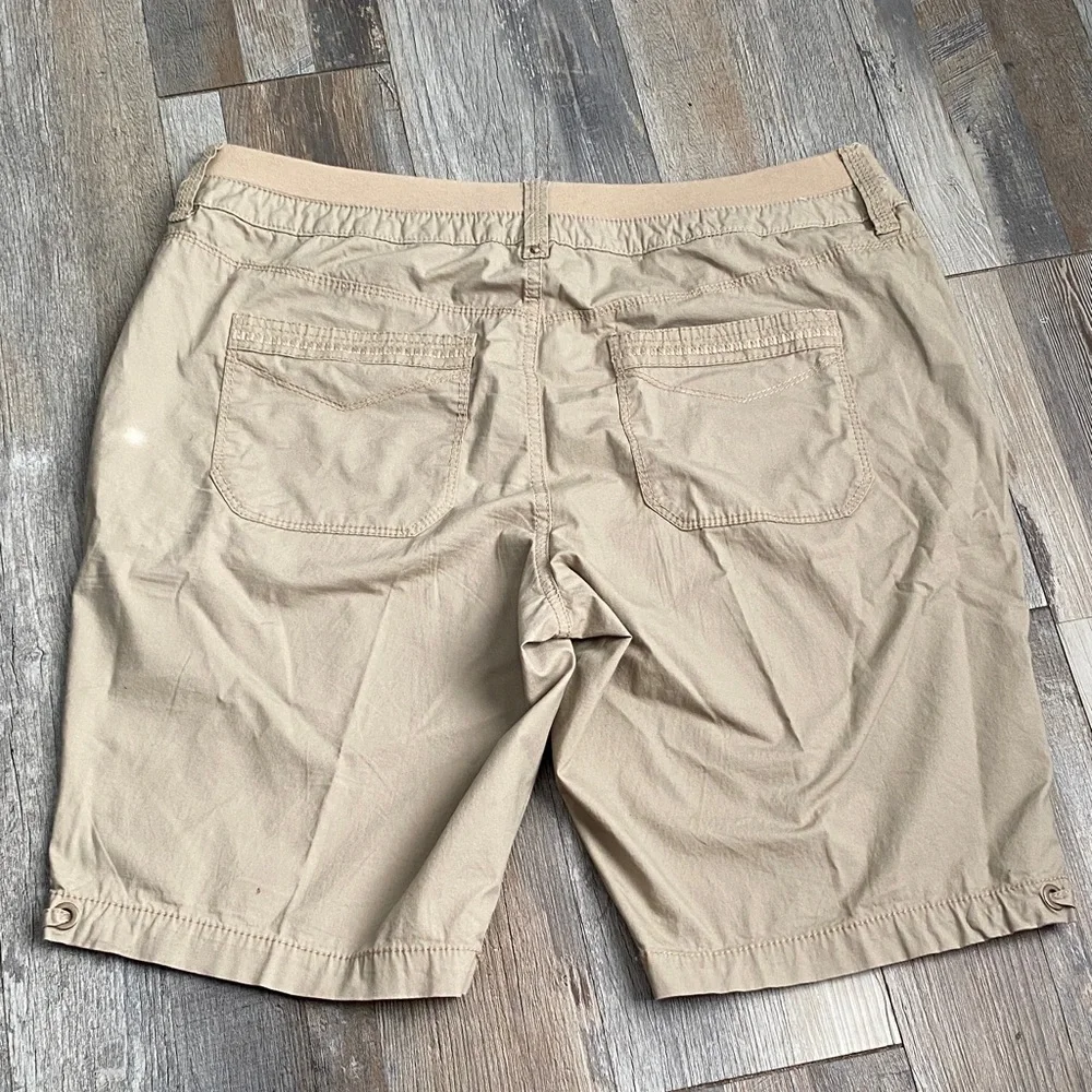 Gloria Vanderbilt Women's Beige Bermuda Shorts